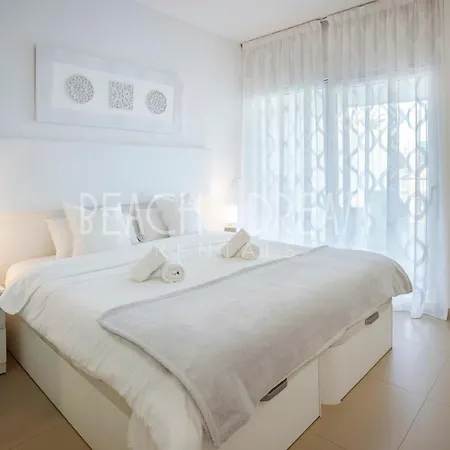 Relax In Reserva Del Higueron - Crystalline